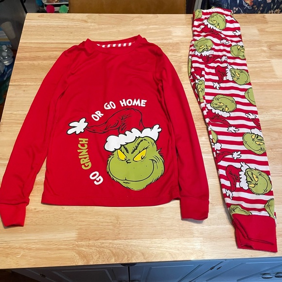 Christmas boys size 10 pajama sets - Picture 2 of 5